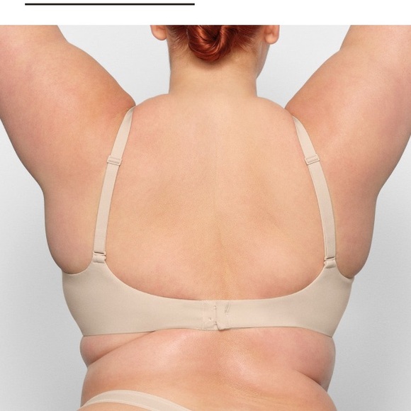 NEW Skims Fits Everybody Plunge Bra SAND NWT - Picture 2 of 3